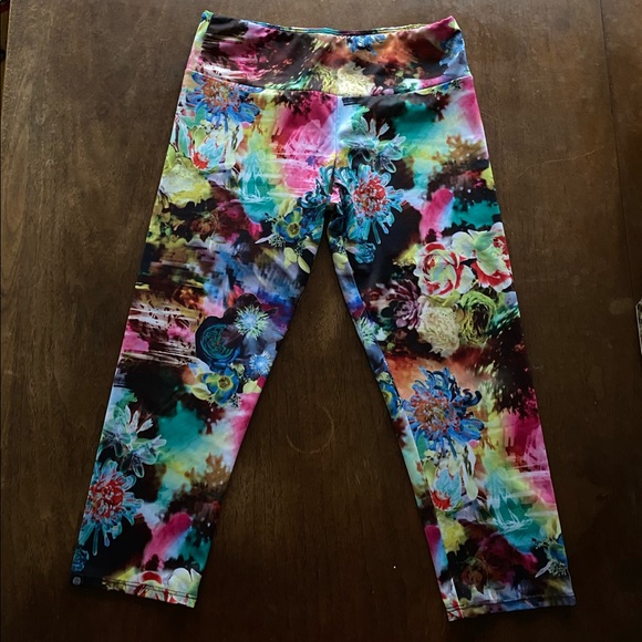Onzie 209 Delicious Floral Crop Legging - Picture 1 of 6